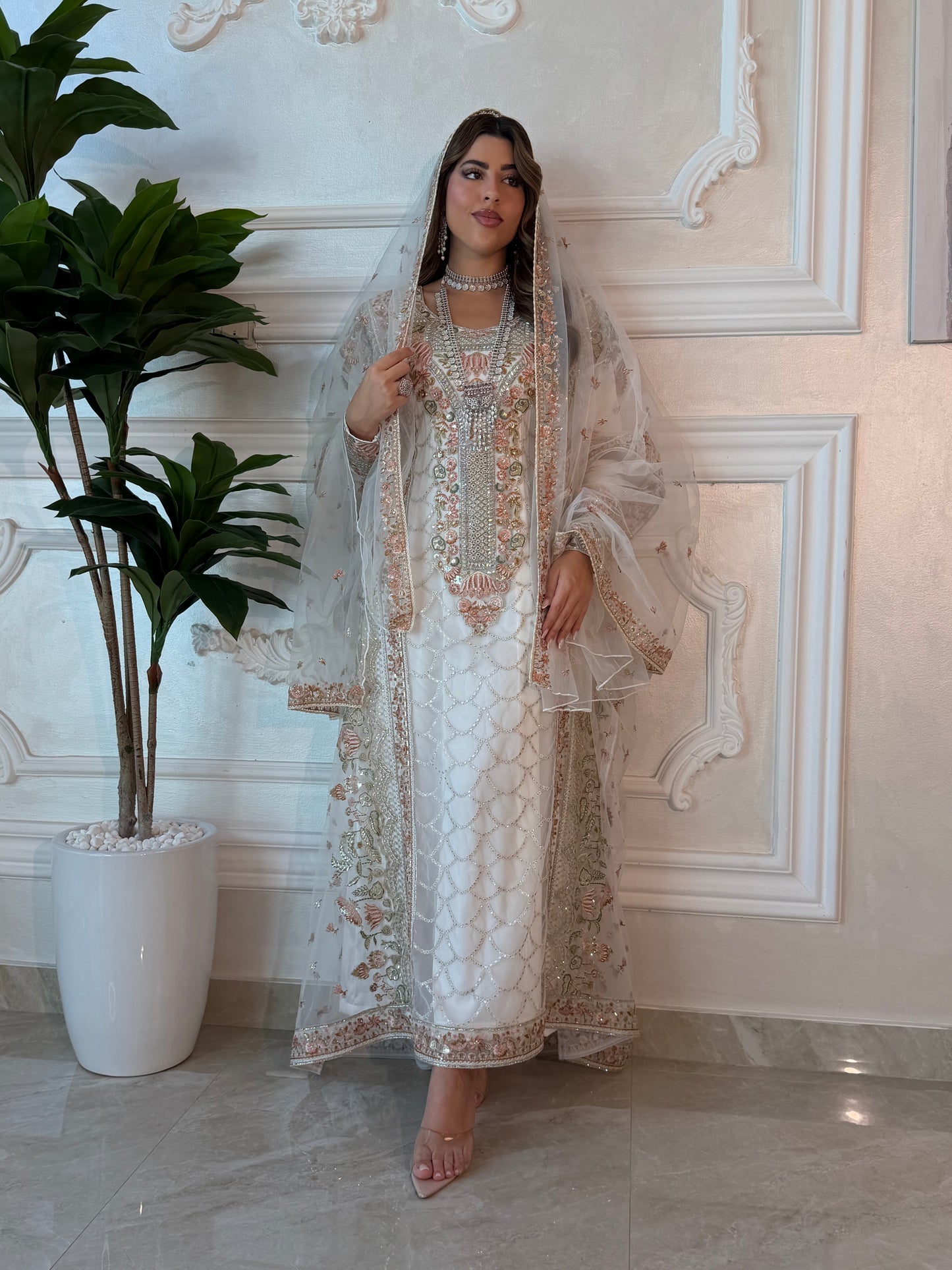 Garden thob(بدون خياطه مع شيله )