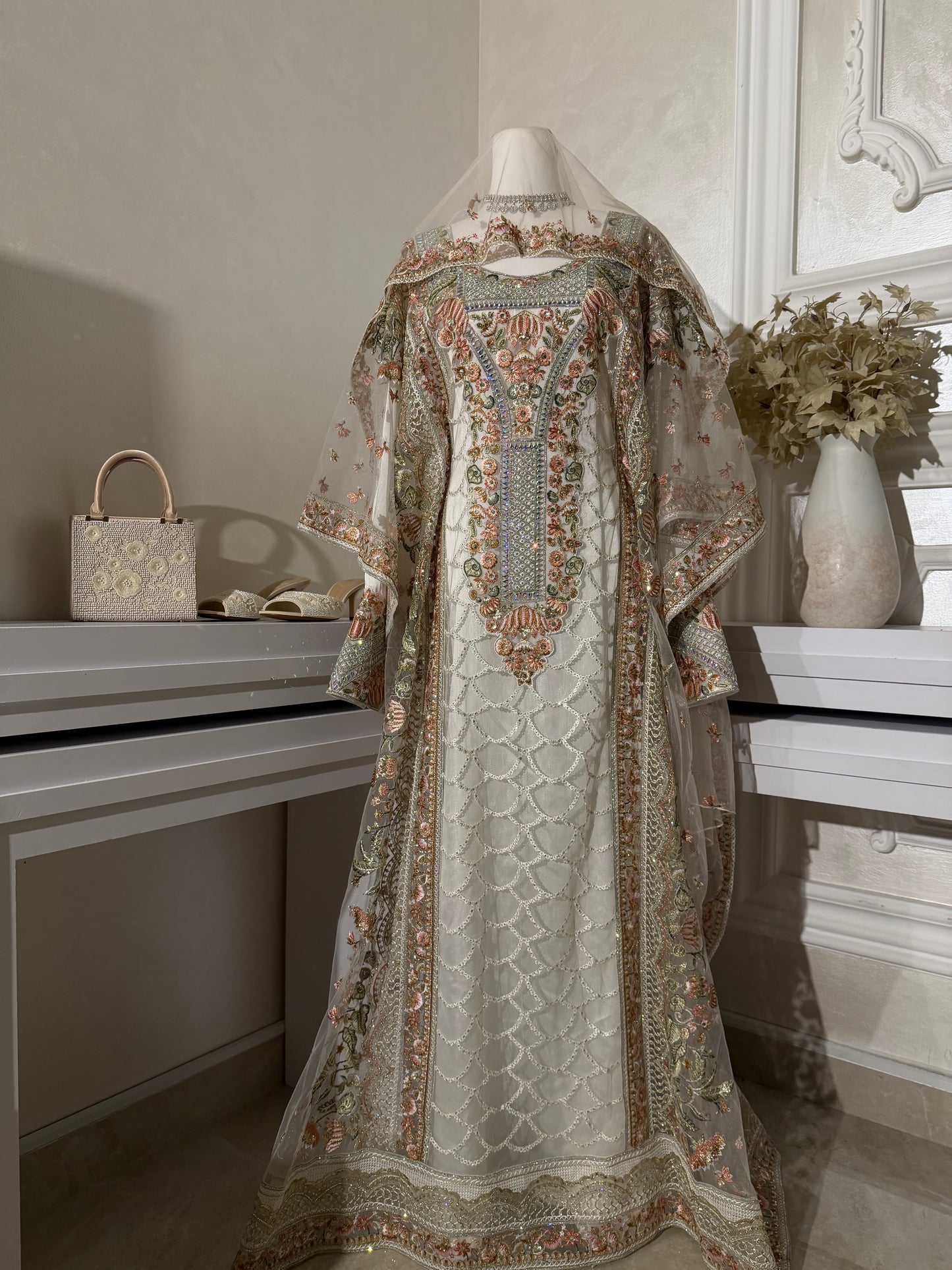 Garden thob(بدون خياطه مع شيله )