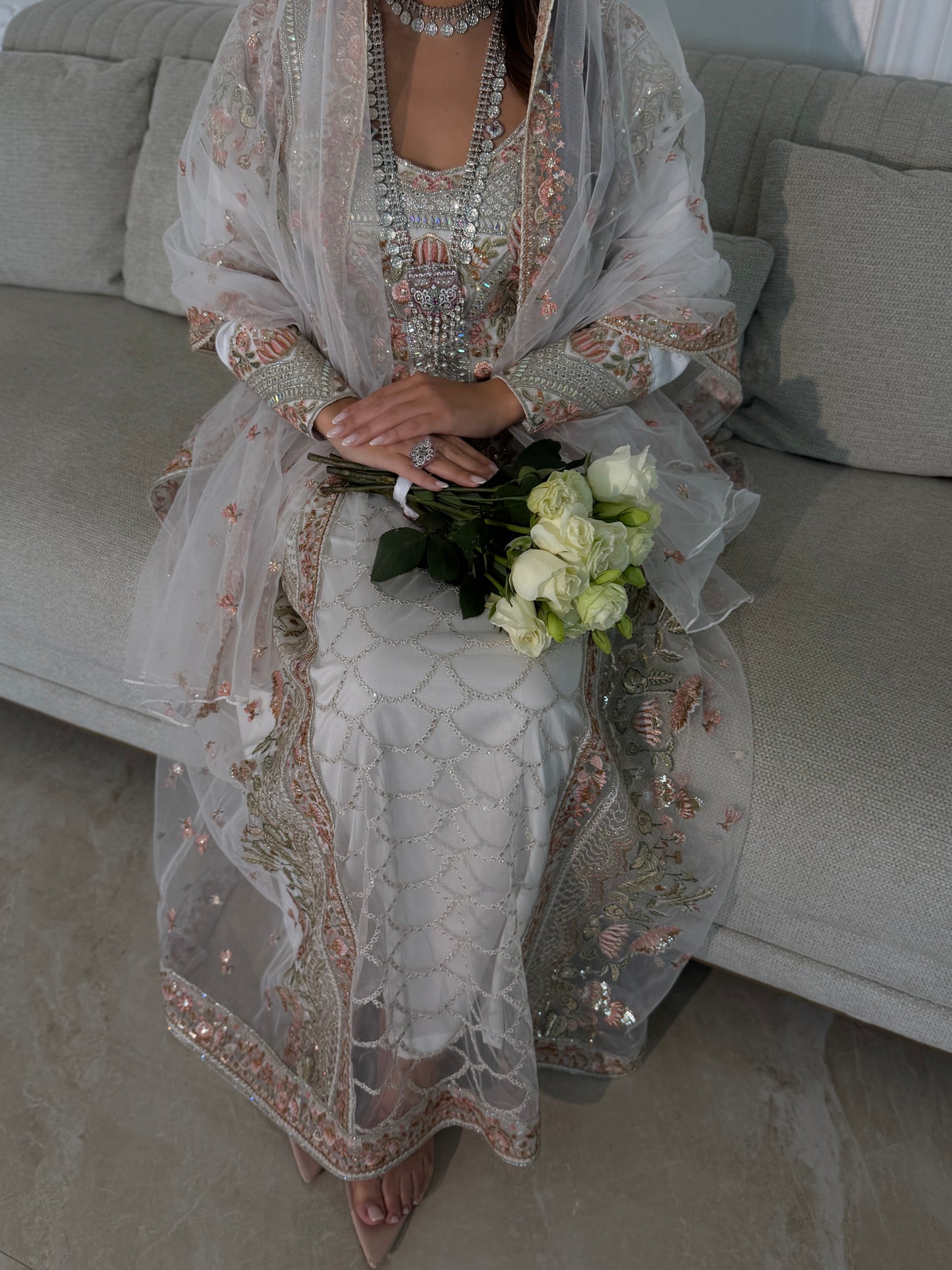 Garden thob(بدون خياطه مع شيله )